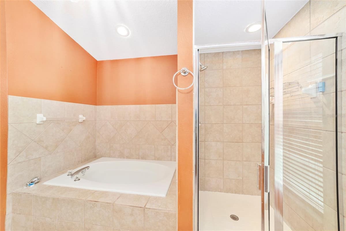 133 N MCGOWAN — photo 18 of 41