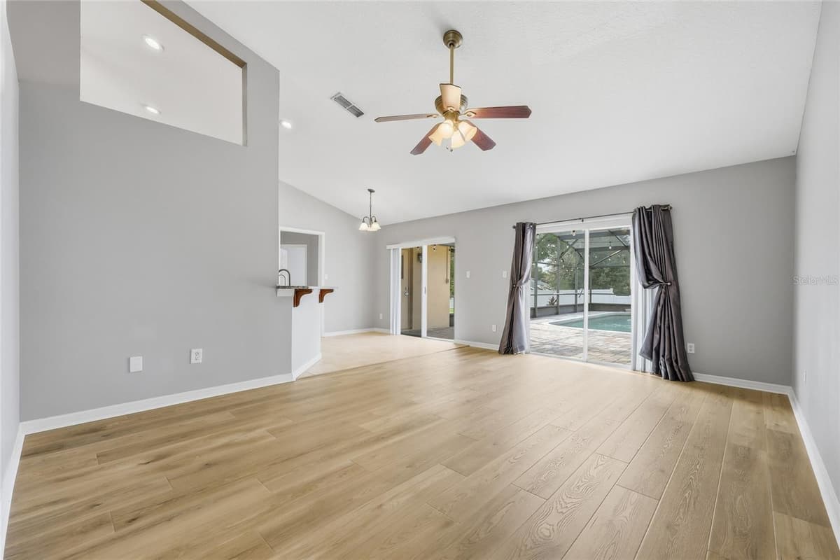 13842 GREATER PINES BOULEVARD — photo 17 of 69
