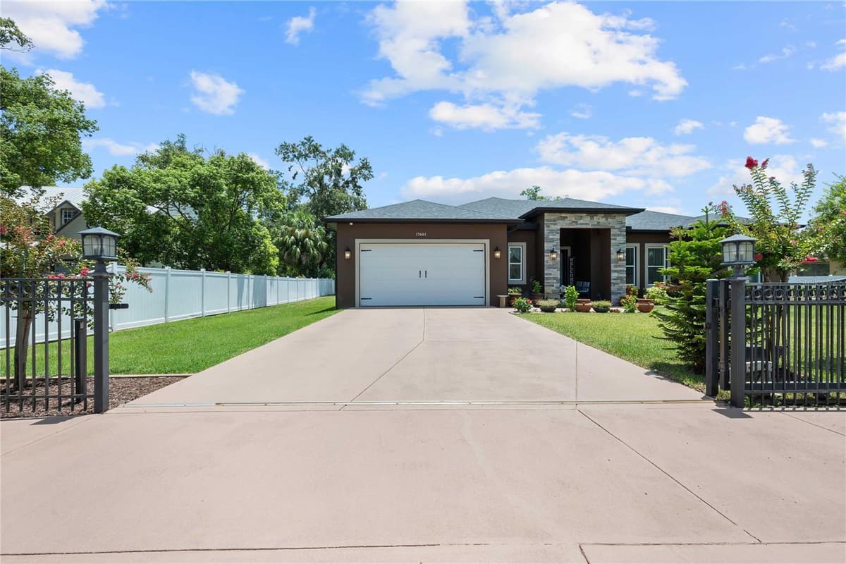17601 HANNA ROAD — photo 1 of 33