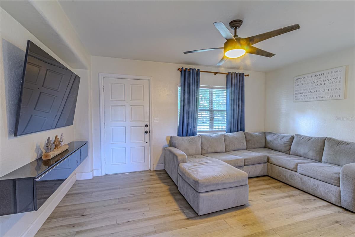 1026 SARITA STREET — photo 5 of 28