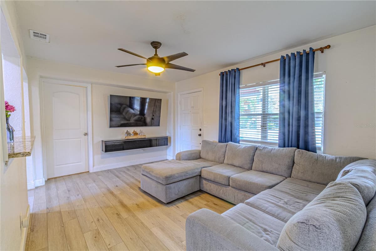 1026 SARITA STREET — photo 4 of 28