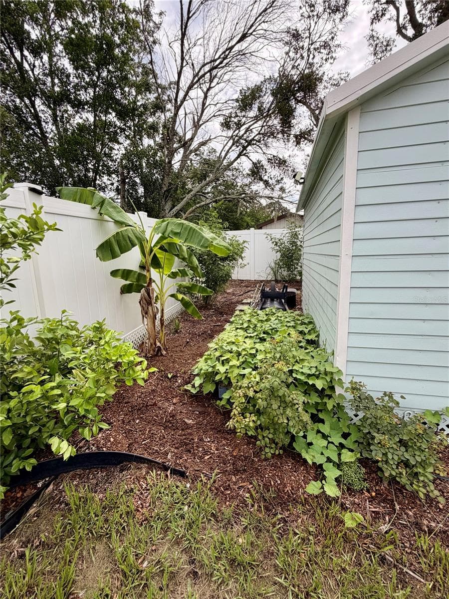 11450 LINDEN DRIVE — photo 74 of 99
