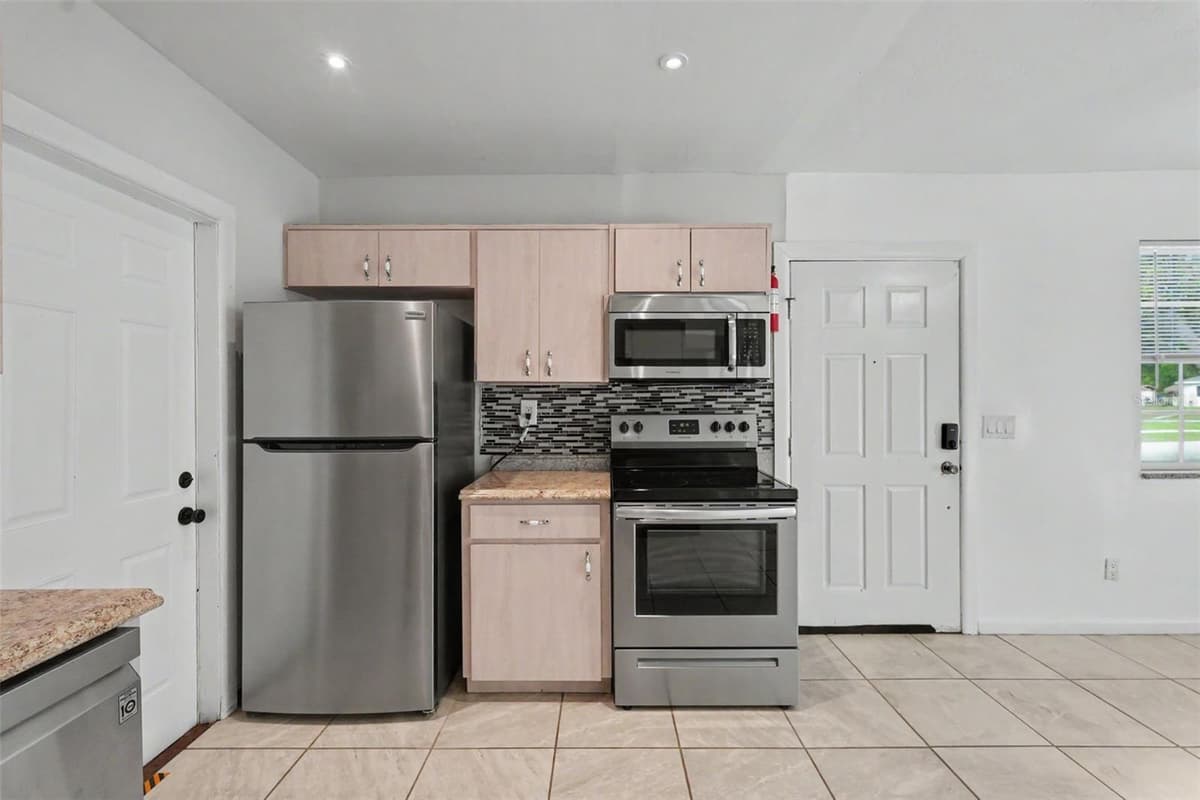 9447 MILAM WAY — photo 31 of 46