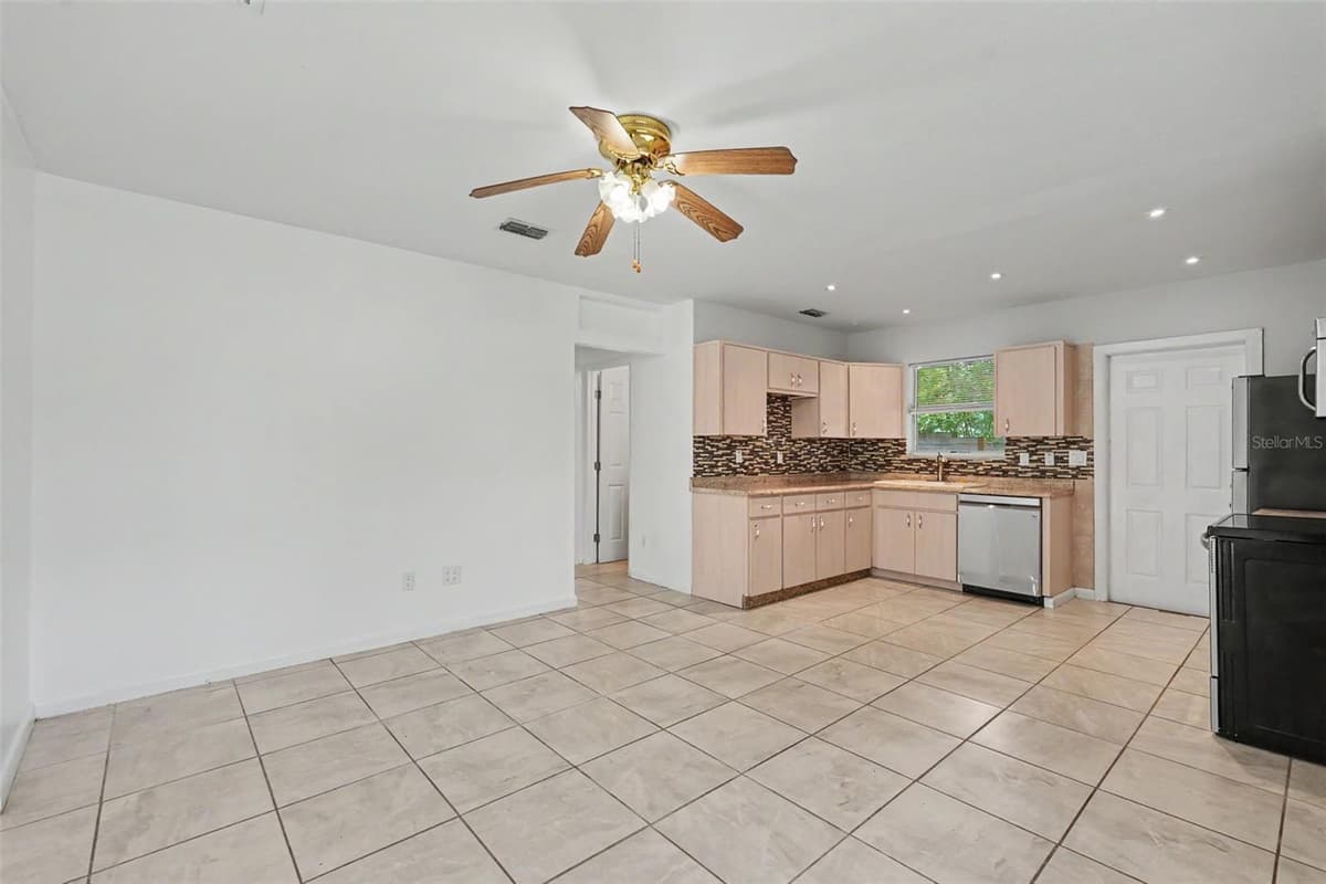 9447 MILAM WAY — photo 7 of 46