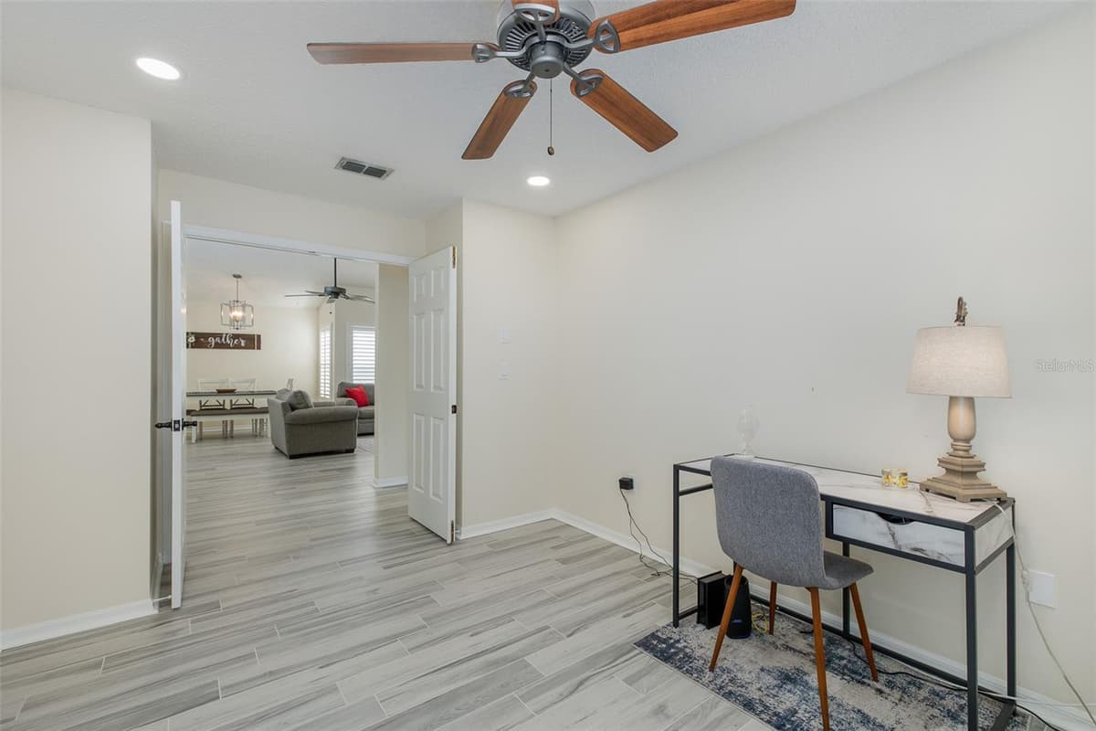 4242 NORTHAMPTON DRIVE — photo 25 of 44