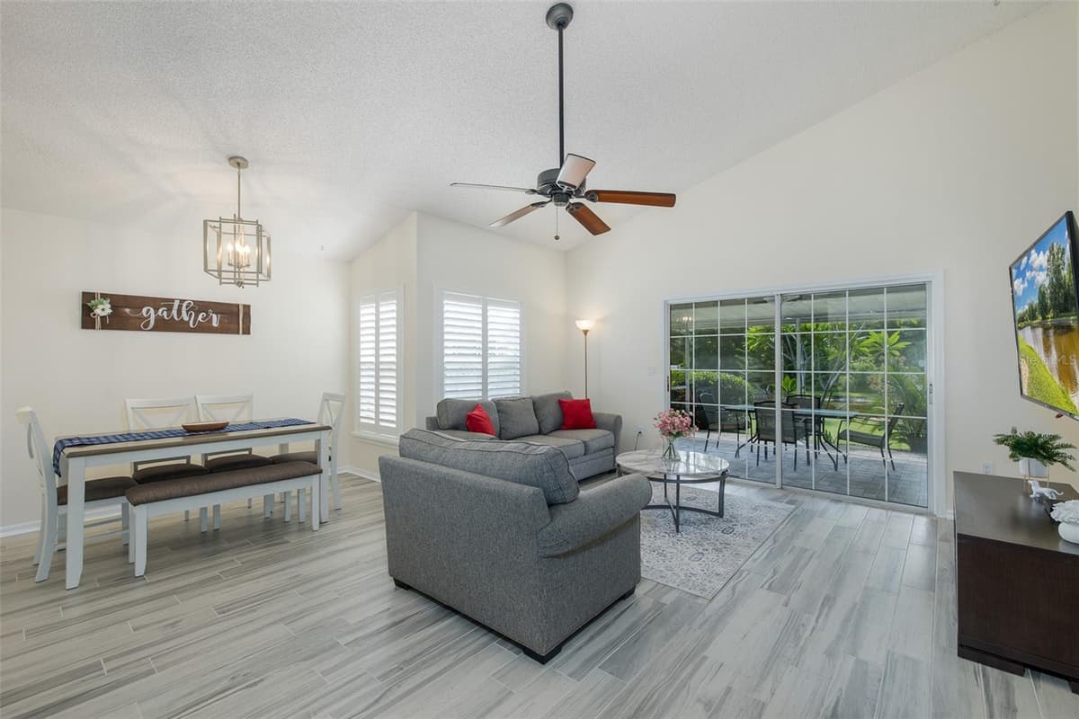 4242 NORTHAMPTON DRIVE — photo 5 of 44