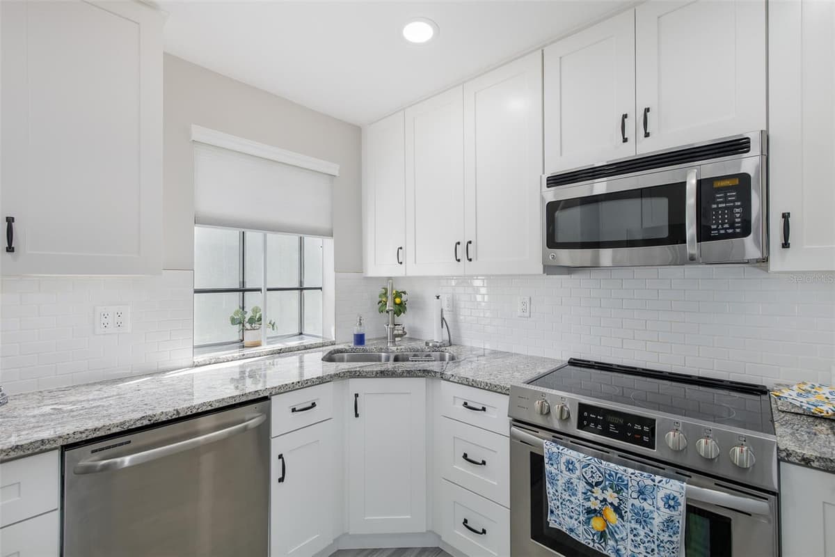 4242 NORTHAMPTON DRIVE — photo 13 of 44