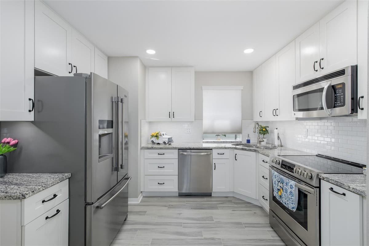 4242 NORTHAMPTON DRIVE — photo 11 of 44