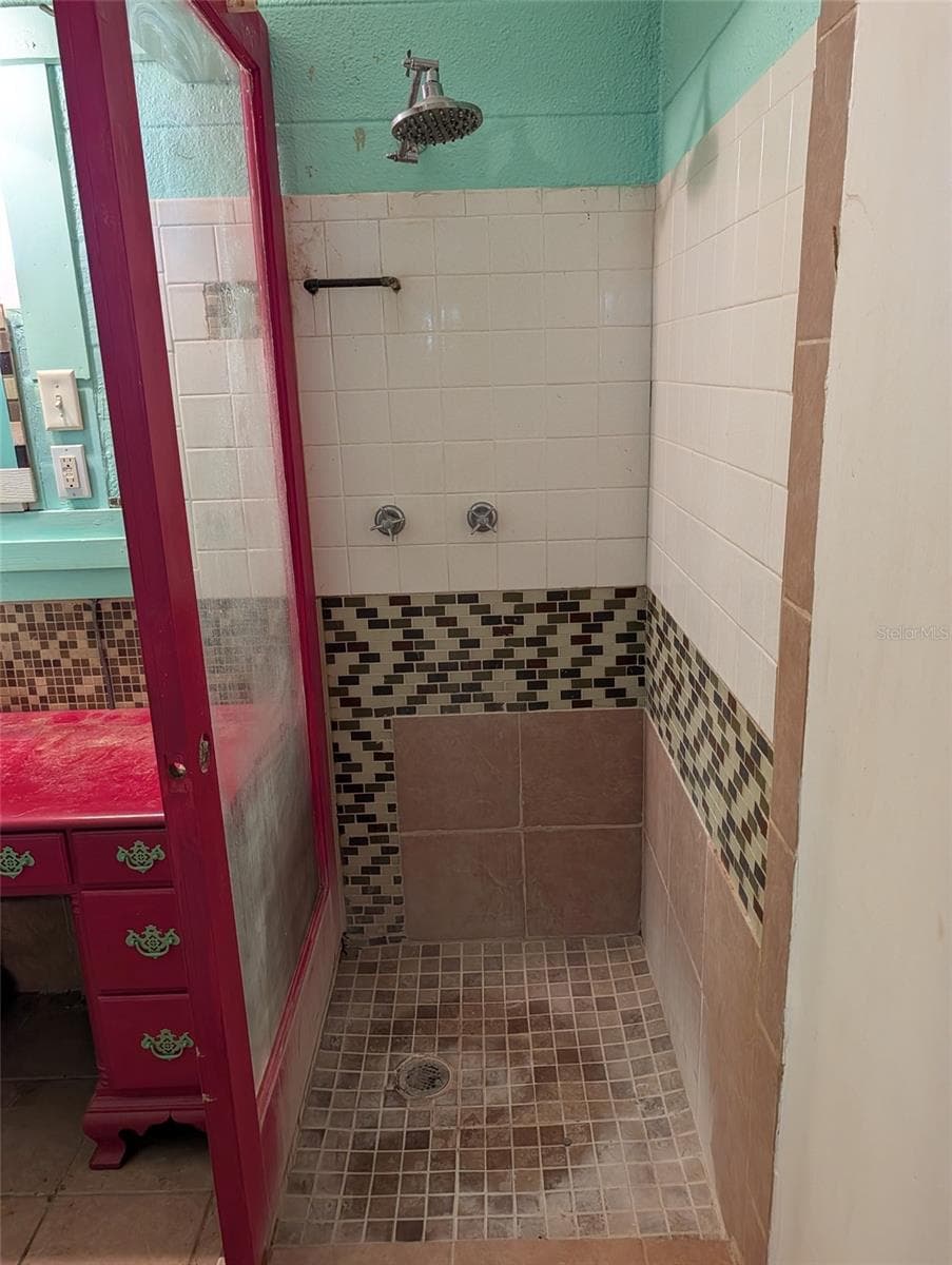 604 HAMLIN STREET — photo 15 of 18