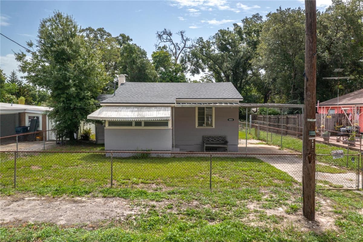 3905 N CLEARFIELD AVE — photo 3 of 25