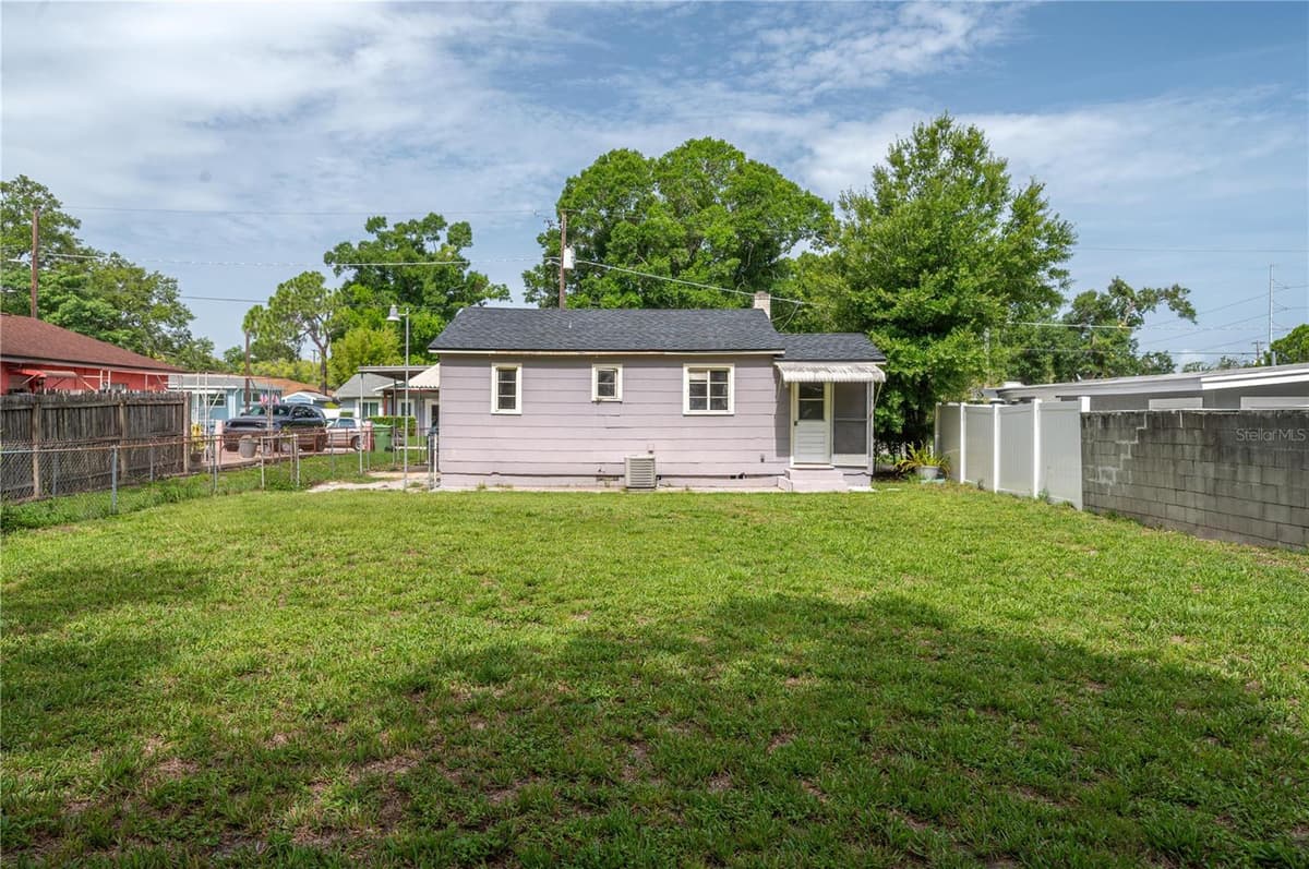 3905 N CLEARFIELD AVE — photo 5 of 25