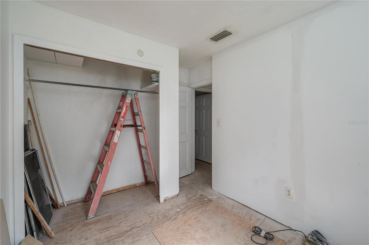 3905 N CLEARFIELD AVE — photo 18 of 25
