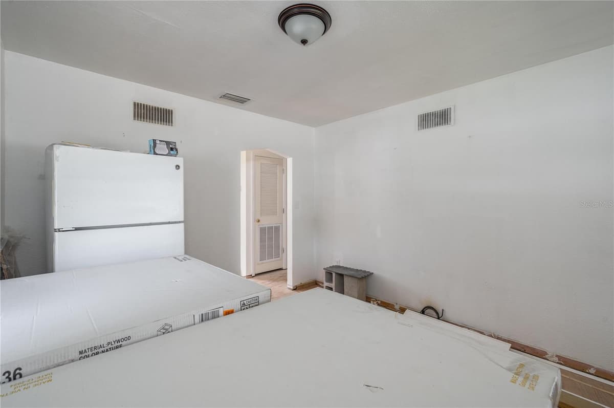 3905 N CLEARFIELD AVE — photo 10 of 25