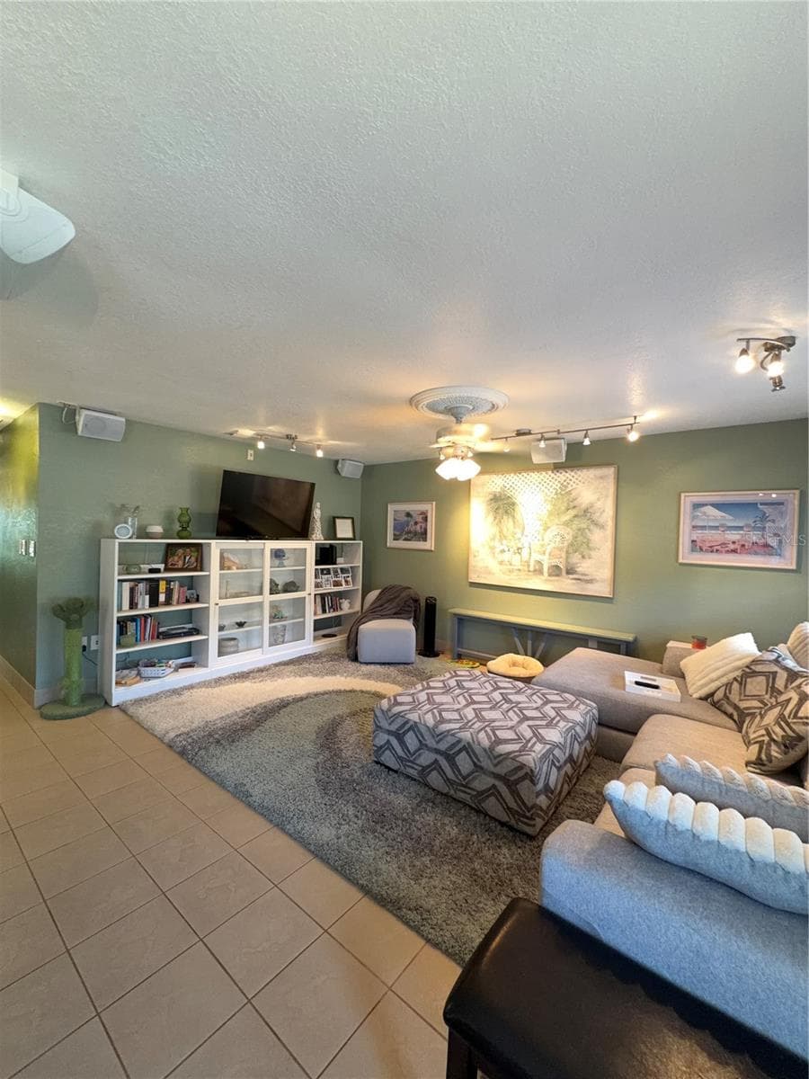 11810 BOYNTON LANE — photo 5 of 23