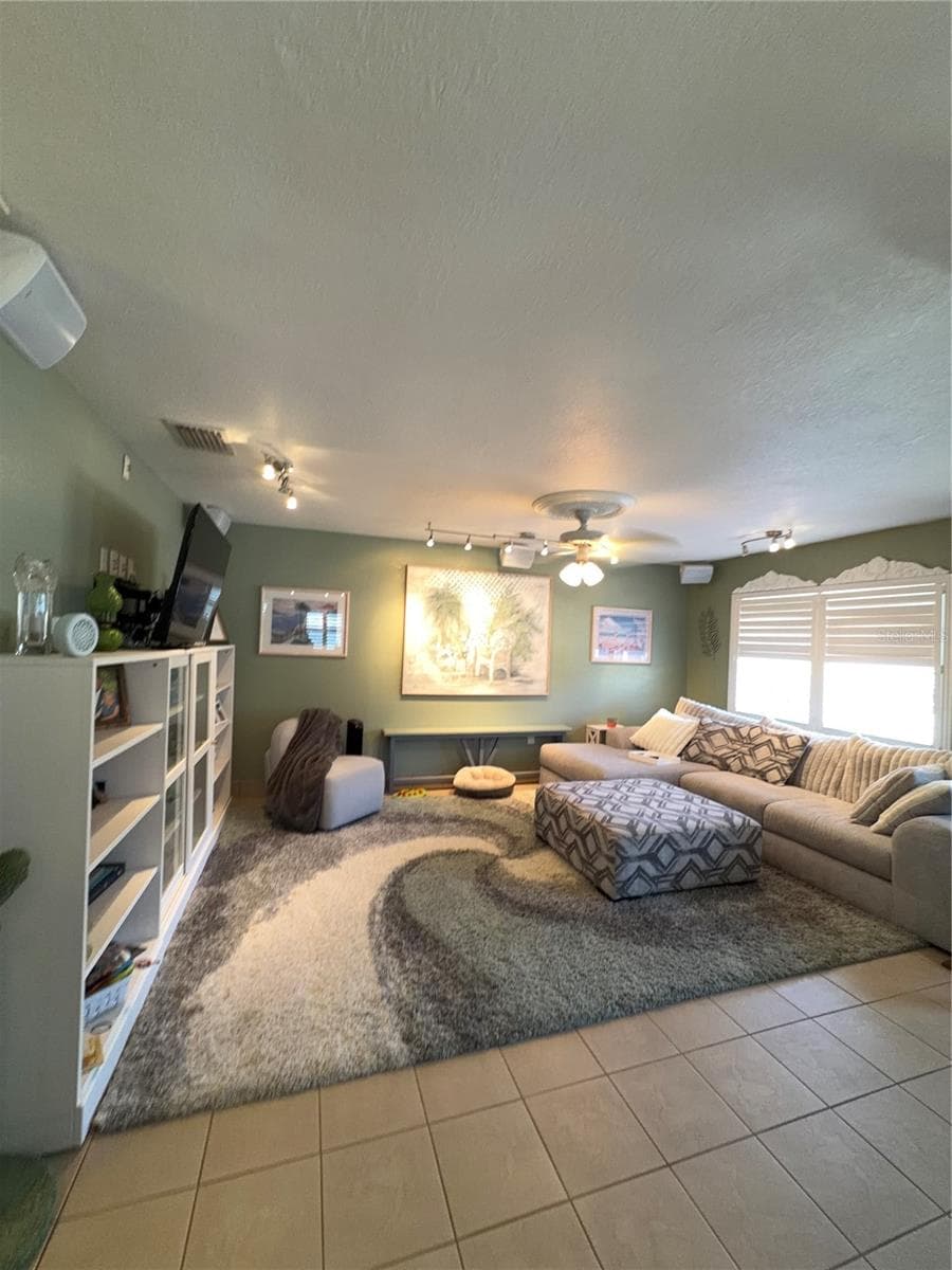 11810 BOYNTON LANE — photo 2 of 23