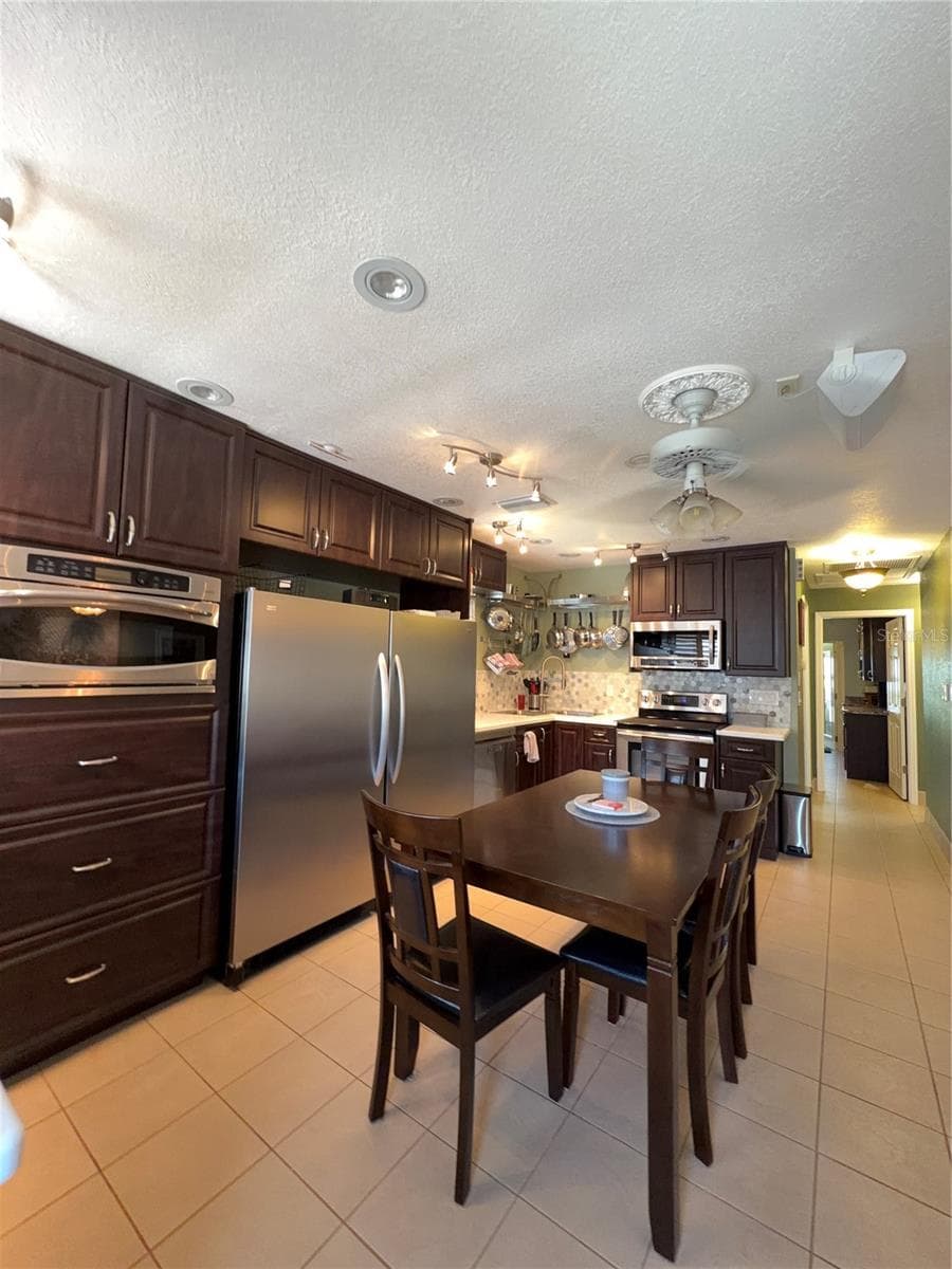 11810 BOYNTON LANE — photo 4 of 23