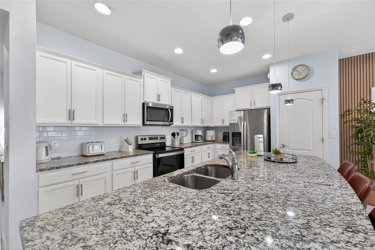 2417 DUBAI STREET — photo 33 of 58
