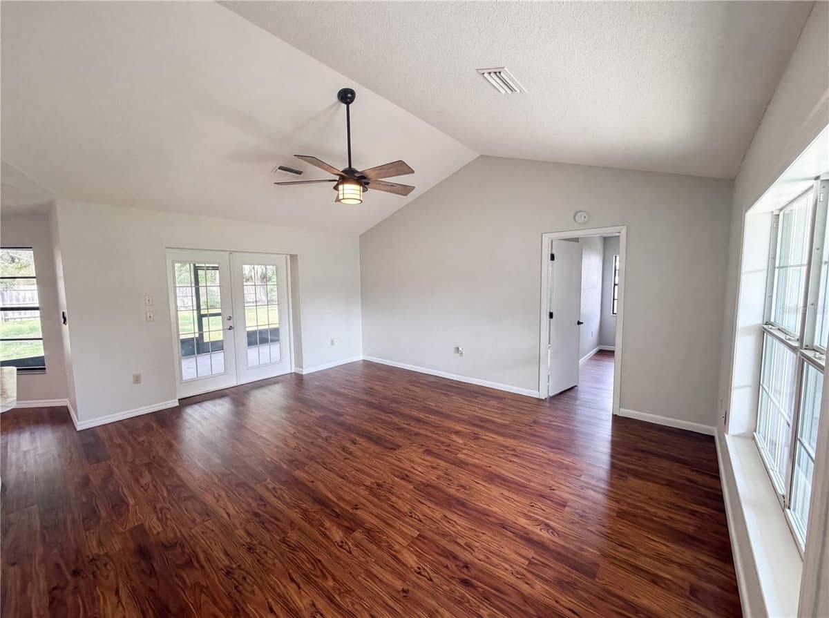 3333 AGAR AVENUE — photo 5 of 27