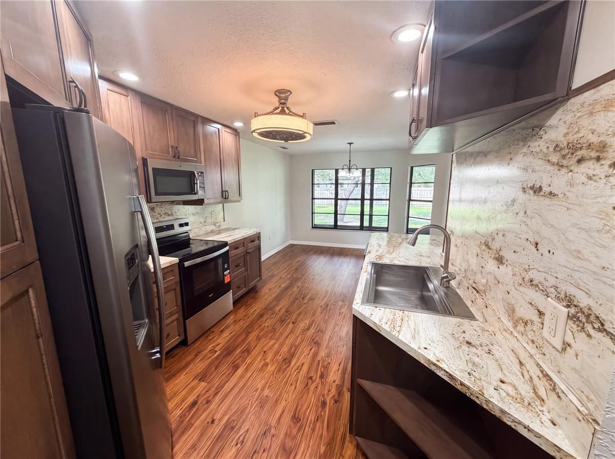 3333 AGAR AVENUE — photo 12 of 27