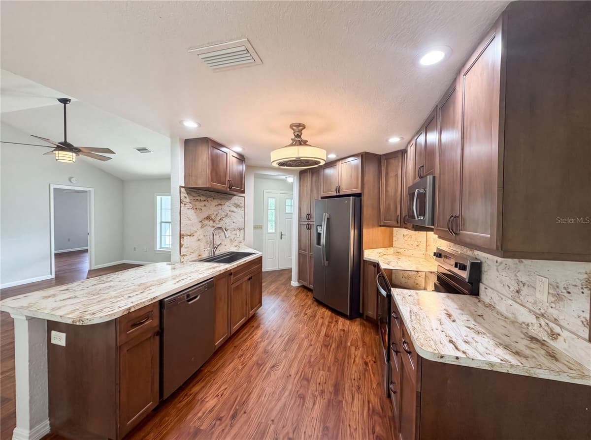 3333 AGAR AVENUE — photo 10 of 27