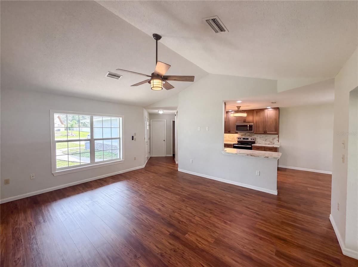 3333 AGAR AVENUE — photo 6 of 27