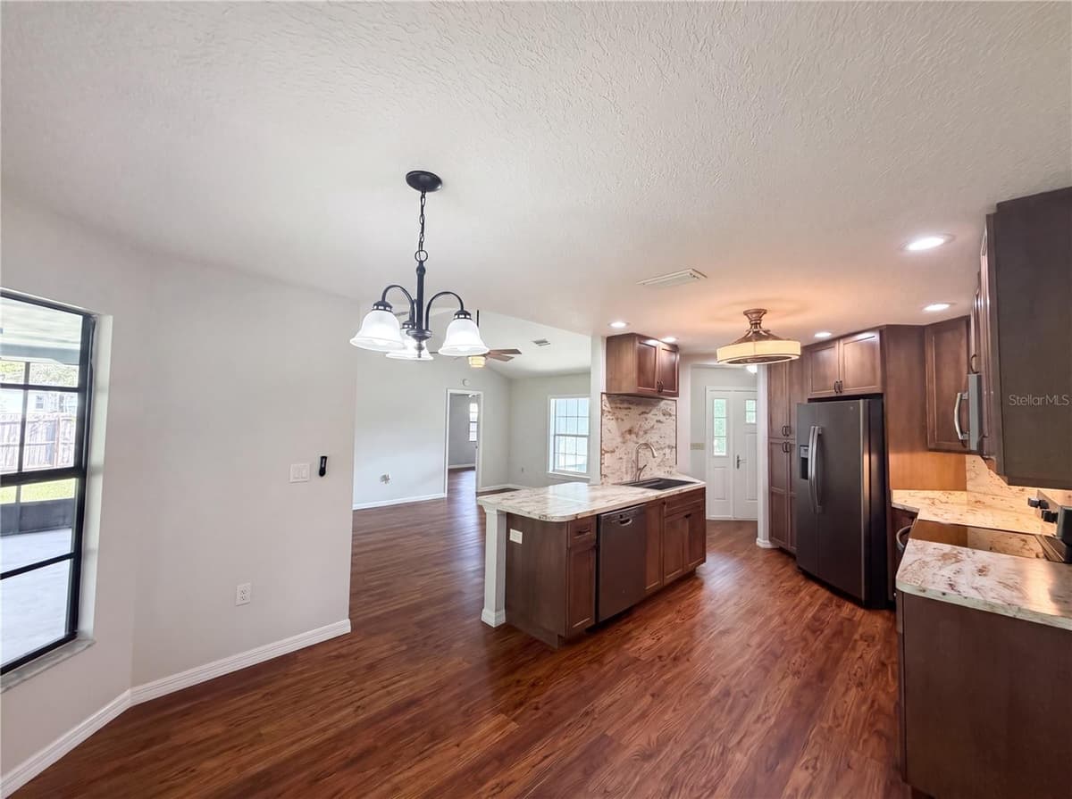 3333 AGAR AVENUE — photo 8 of 27