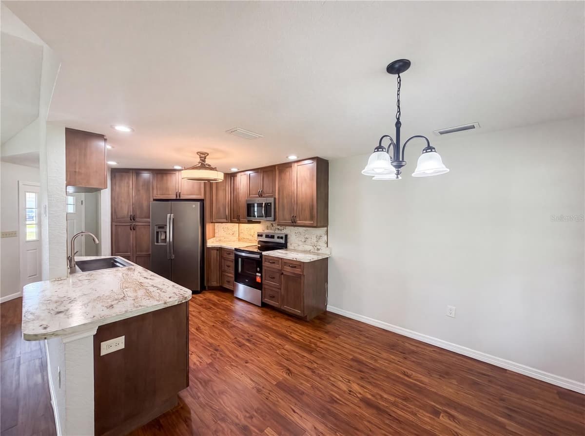 3333 AGAR AVENUE — photo 9 of 27