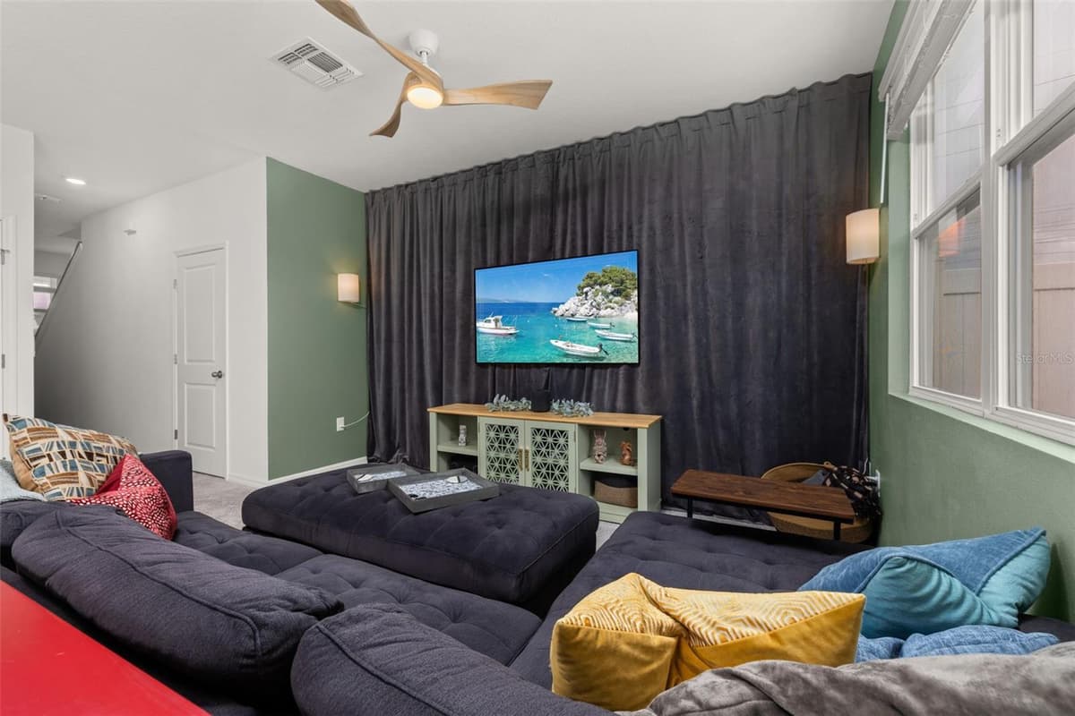 161 MANDOVI STREET — photo 13 of 51