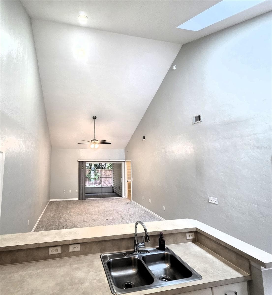 13200 NEWBERRY ROAD — photo 4 of 29