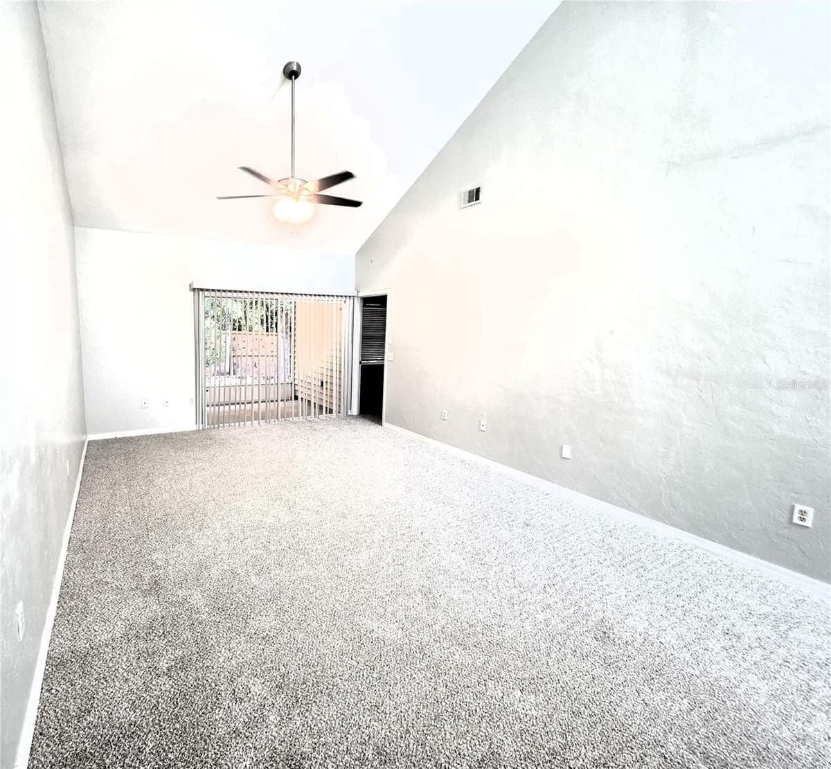 13200 NEWBERRY ROAD — photo 3 of 29