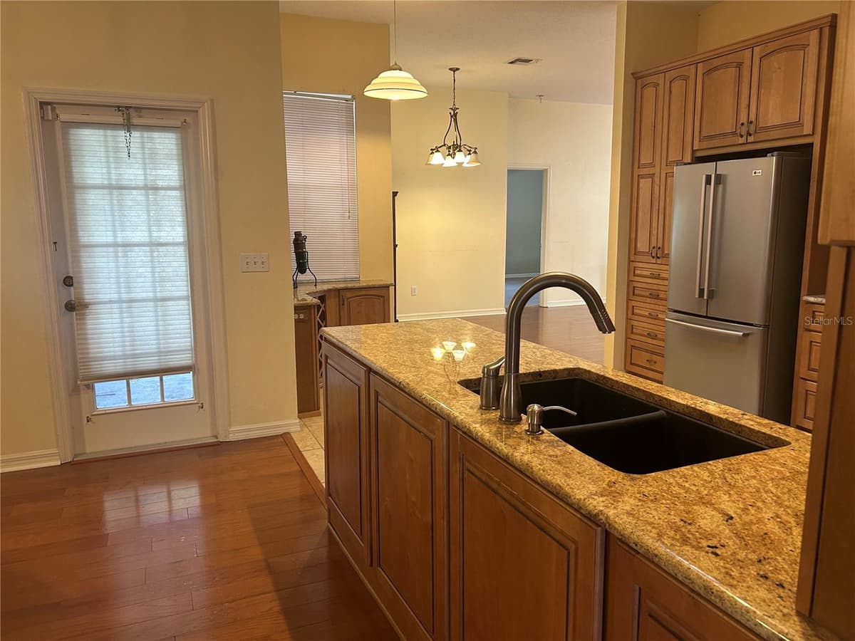 5 BIRD HAVEN PLACE — photo 10 of 27