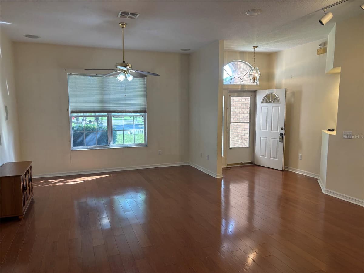 5 BIRD HAVEN PLACE — photo 3 of 27