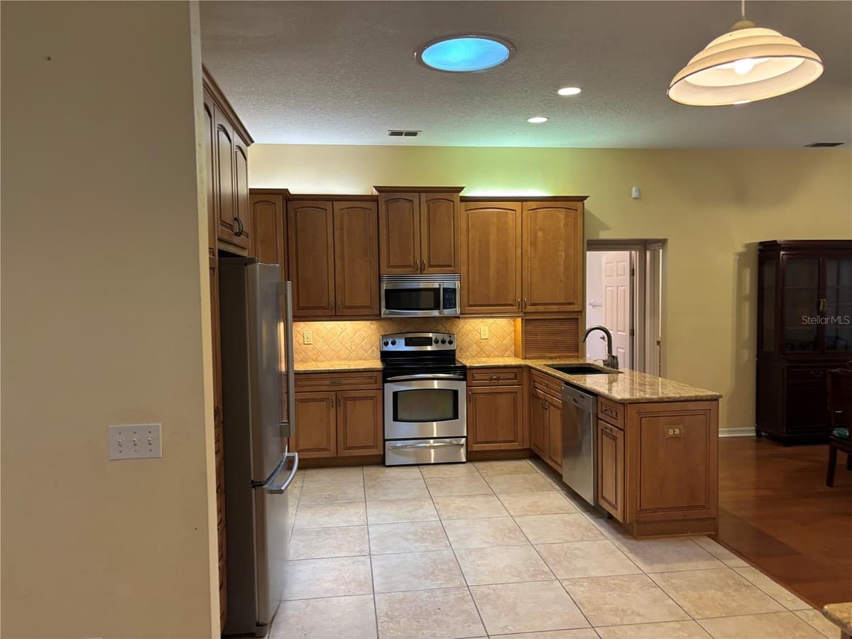 5 BIRD HAVEN PLACE — photo 13 of 27