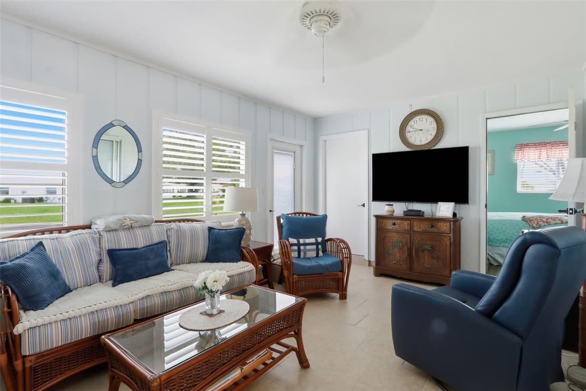 510 CIRCLEWOOD DRIVE — photo 12 of 19