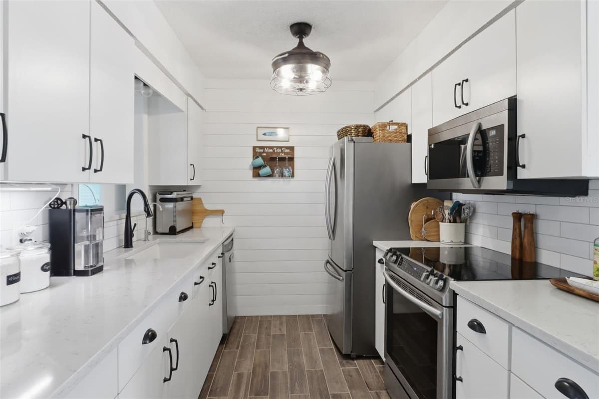 510 CIRCLEWOOD DRIVE — photo 10 of 19