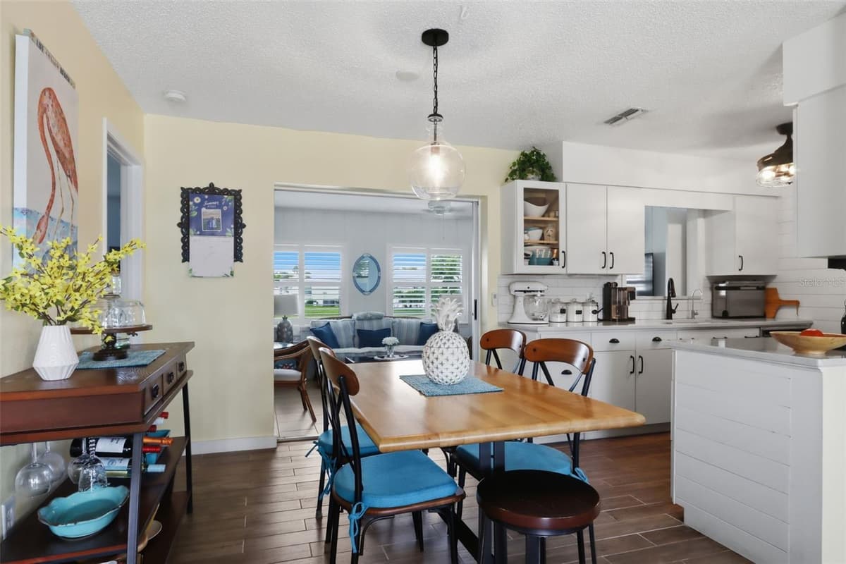 510 CIRCLEWOOD DRIVE — photo 11 of 19