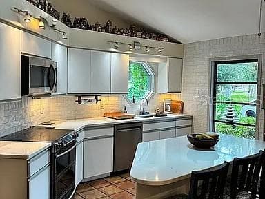 881 PINTO CIRCLE — photo 4 of 5