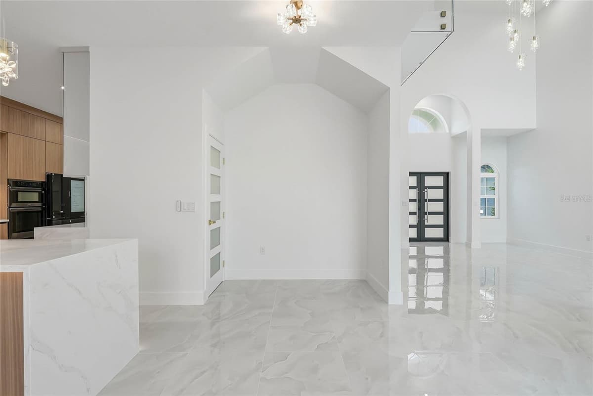 10627 HATTERAS DRIVE — photo 14 of 83