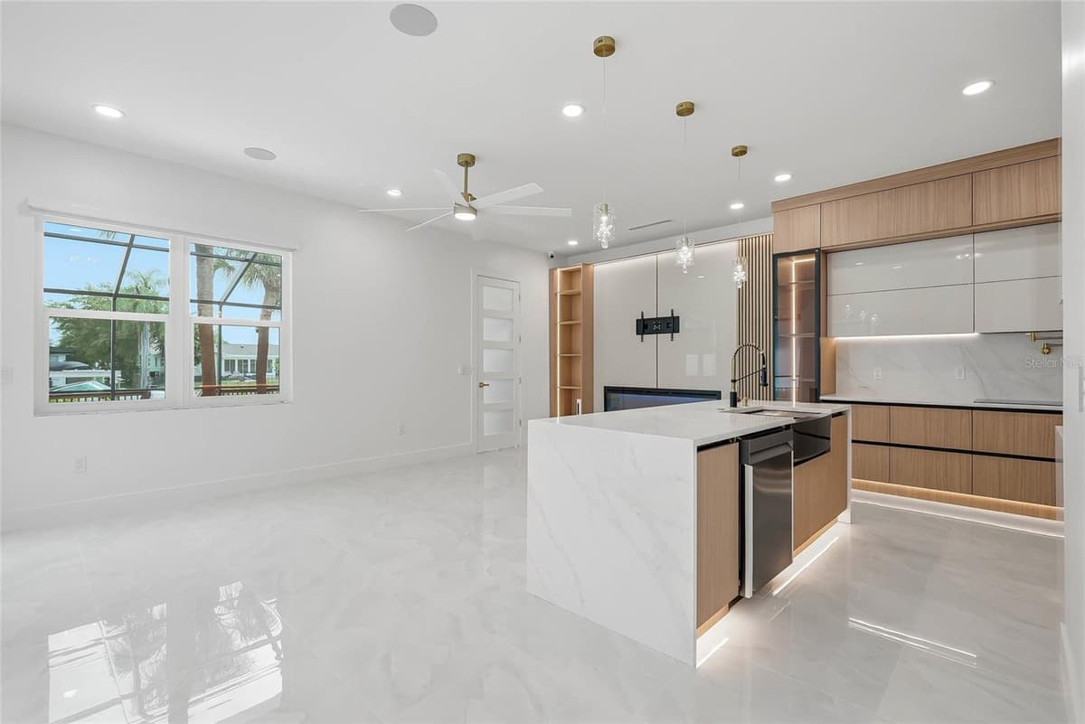 10627 HATTERAS DRIVE — photo 15 of 83