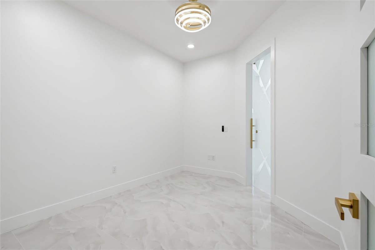 10627 HATTERAS DRIVE — photo 32 of 83