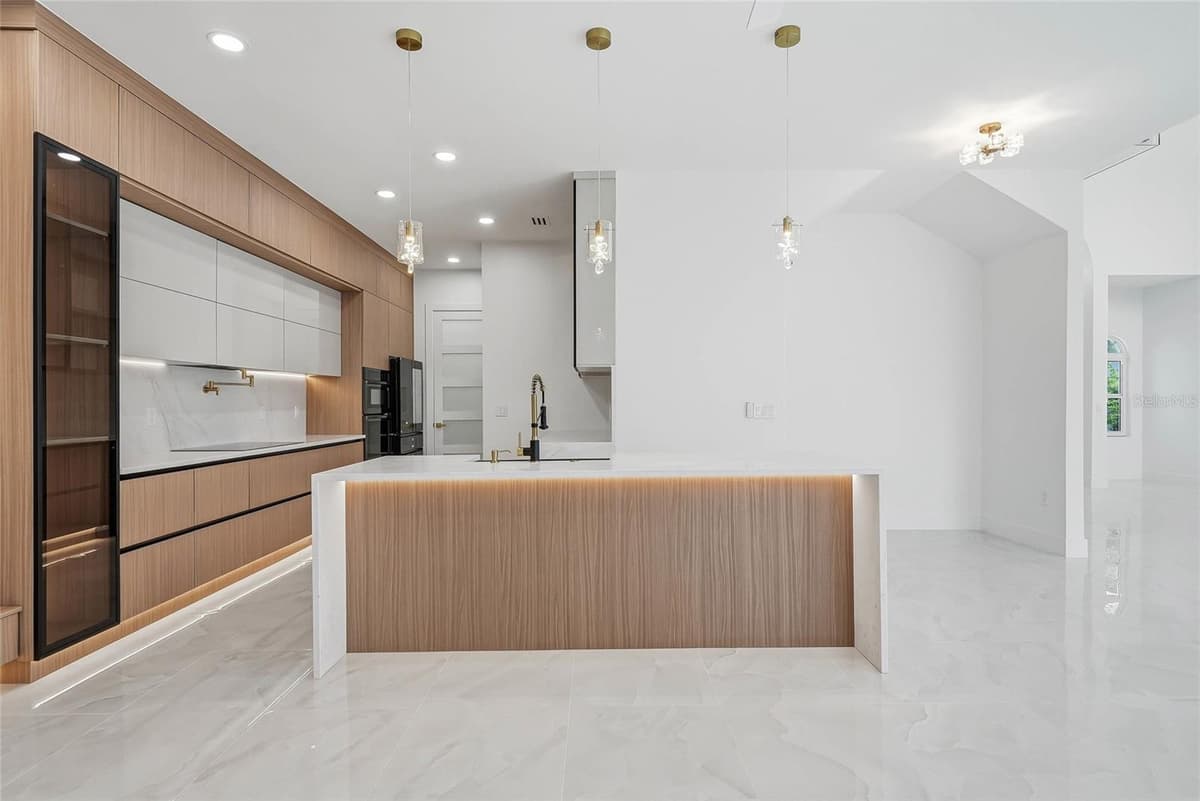 10627 HATTERAS DRIVE — photo 19 of 83