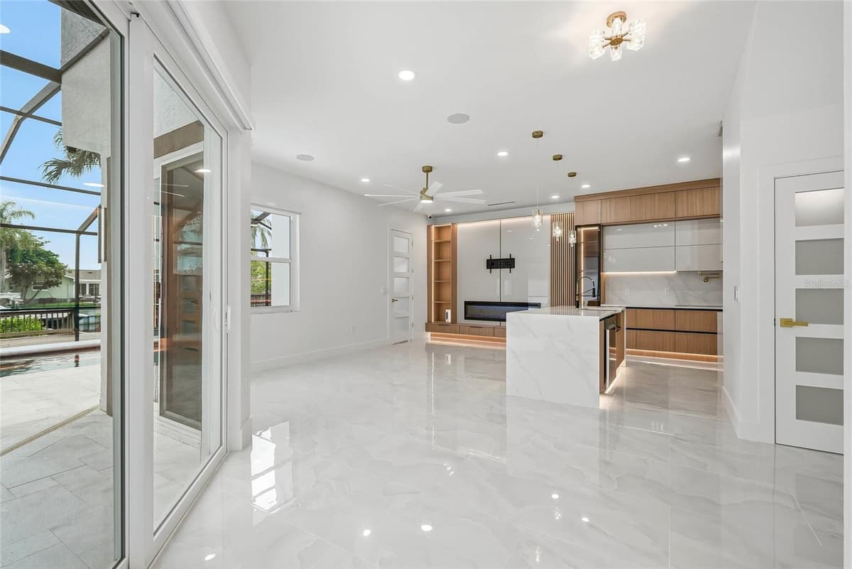 10627 HATTERAS DRIVE — photo 13 of 83