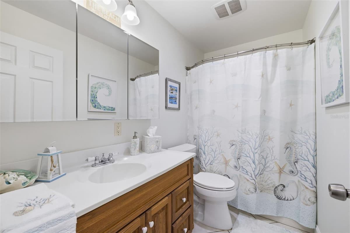 176 MAPLE AVENUE — photo 32 of 40
