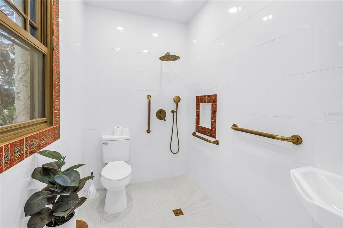 6120 5TH AVENUE — photo 20 of 38