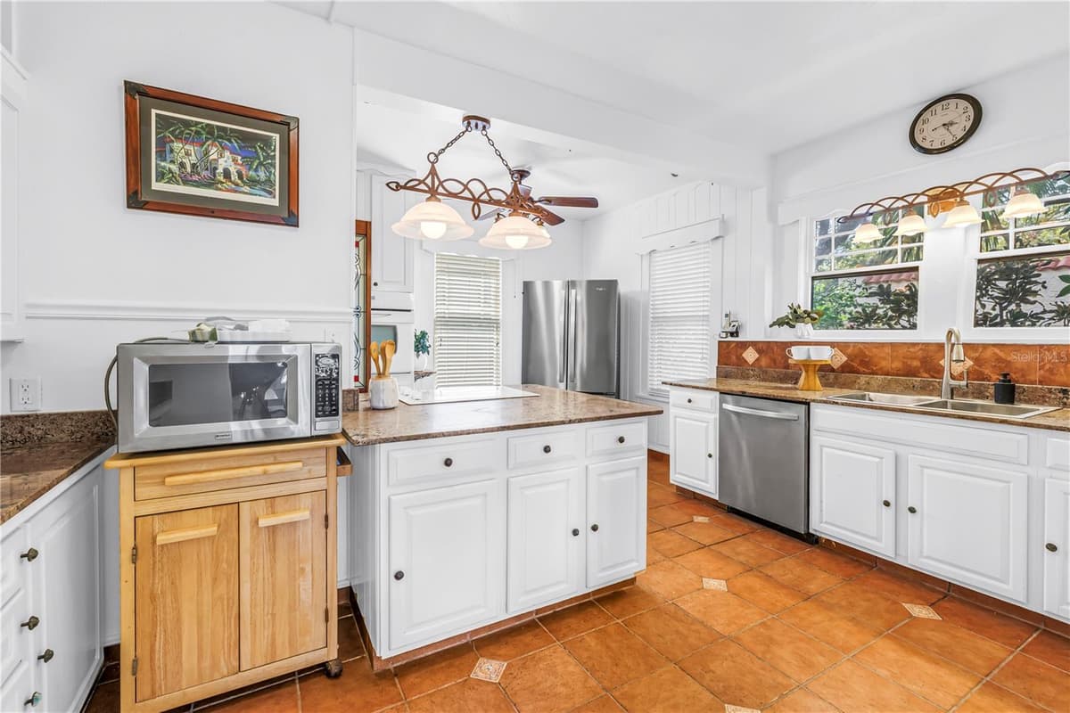 6120 5TH AVENUE — photo 14 of 38