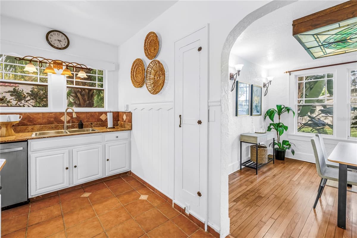 6120 5TH AVENUE — photo 16 of 38