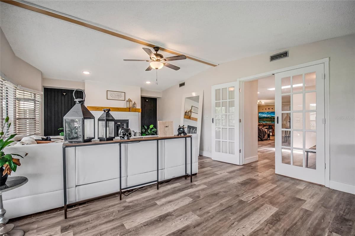 2602 EINWOOD DRIVE — photo 5 of 52