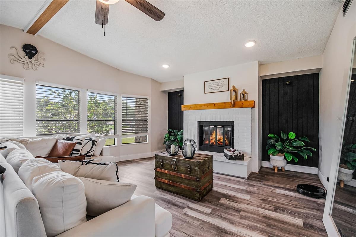 2602 EINWOOD DRIVE — photo 7 of 52