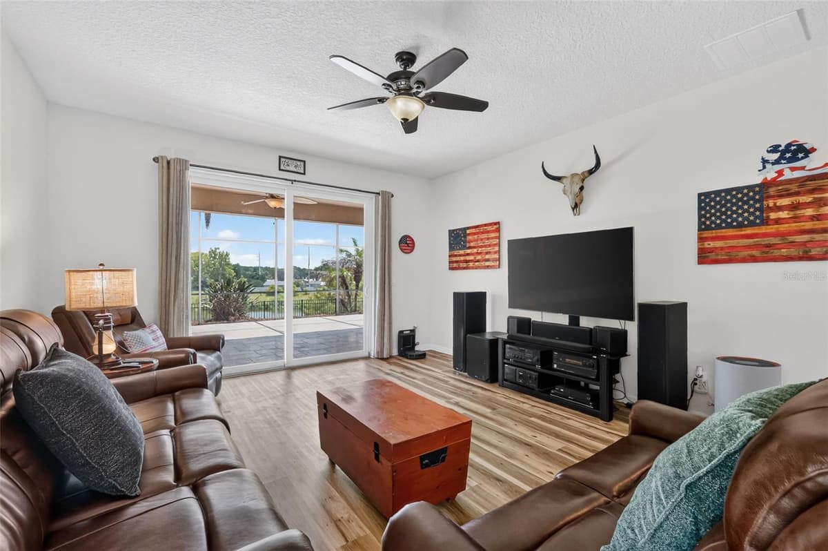 3115 ZANDER DRIVE — photo 13 of 41