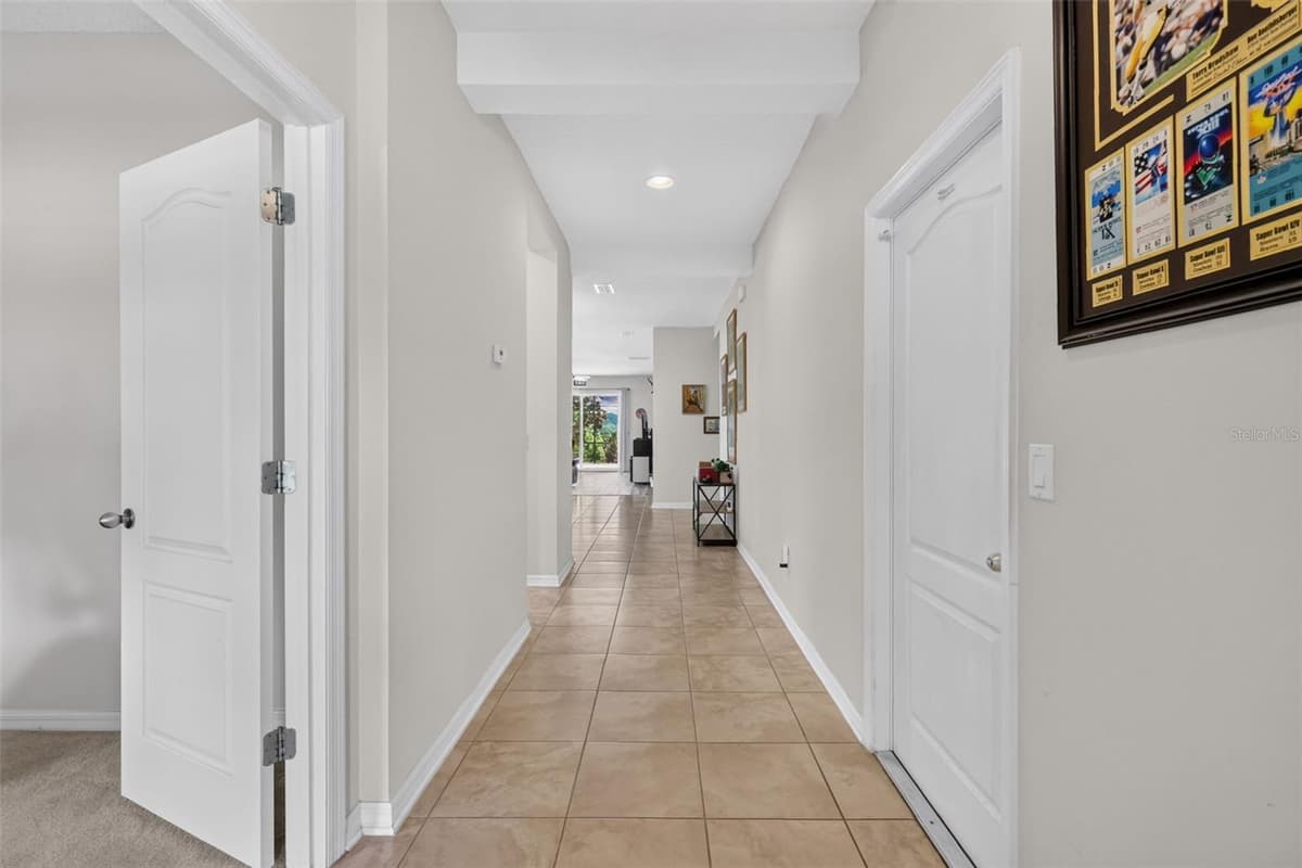 3115 ZANDER DRIVE — photo 4 of 41